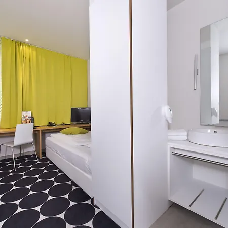 Tryp By Wyndham Frankfurt מלון 3*