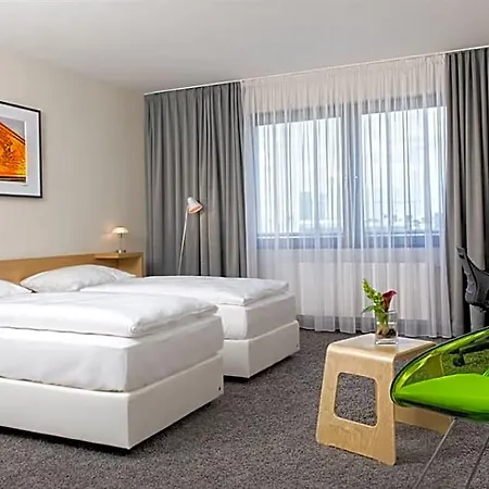 Hotel Tryp By Wyndham Frankfurt 3*